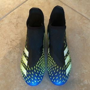 New Adidas Predator soccer cleats. size 4.5